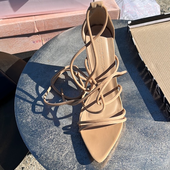 Lace Heels - Picture 2 of 3